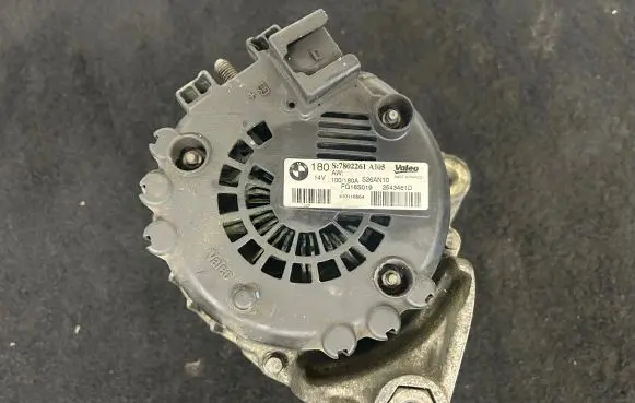 BMW 5 E60 E61 Generator/alternator FG18S019 2543461D 7802261
