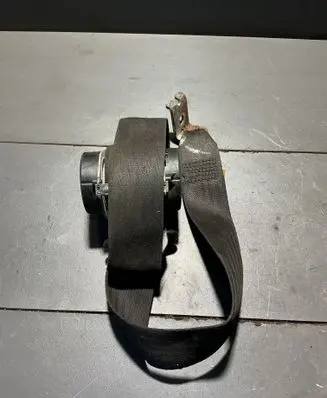 Rear seatbelt