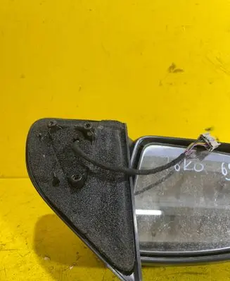 Rear view mirror (interior)