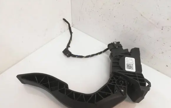 Audi A4 S4 B9 Accelerator throttle pedal 8W1723523 6PV01164201