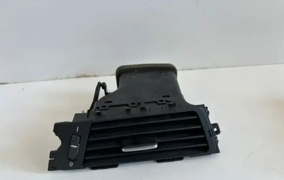 BMW 3 E90 E91 Dashboard air vent grill cover trim 91304599
