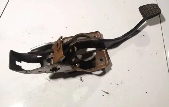 Toyota Avensis T250 Clutch pedal 