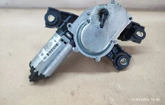Volkswagen PASSAT B7 Rear window wiper motor 3C9955711A