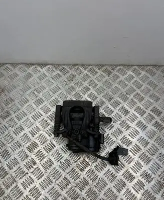 Nissan X-Trail T32 Rear brake caliper