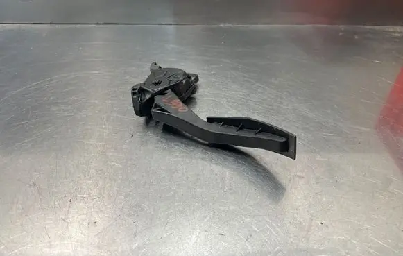 Opel Insignia A Accelerator throttle pedal 13237352 6PV00976500