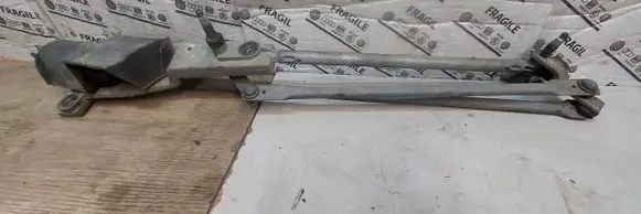 Ford Focus Front wiper linkage and motor 1395106486