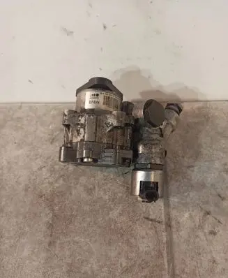 BMW 5 E60 E61 Power steering pump 7697974102 4036428