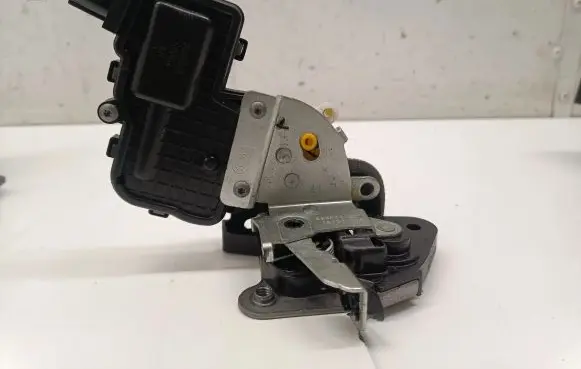 Dacia Spring Rear door lock 825035134R
