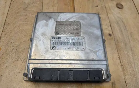 BMW 5 E39 Engine control unit/module 7789376