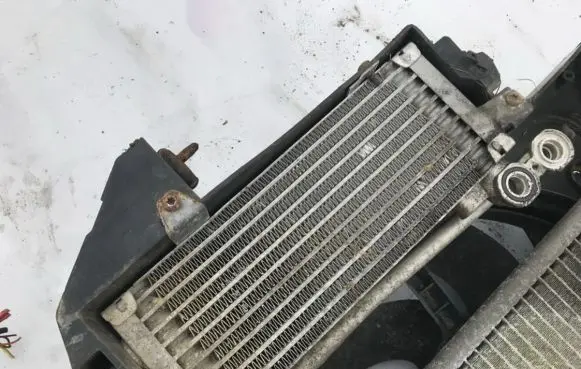 Renault Safrane Engine oil radiator 