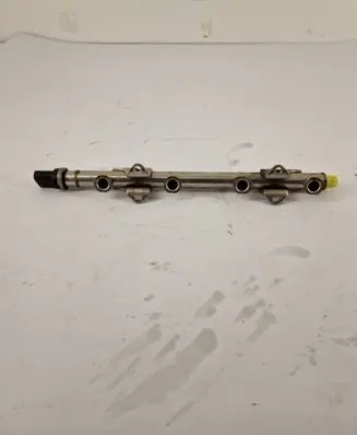 Volkswagen PASSAT B8 Fuel main line pipe 04E133320D