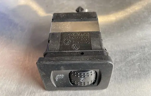 Volkswagen Bora Seat heating switch 1J0963563B