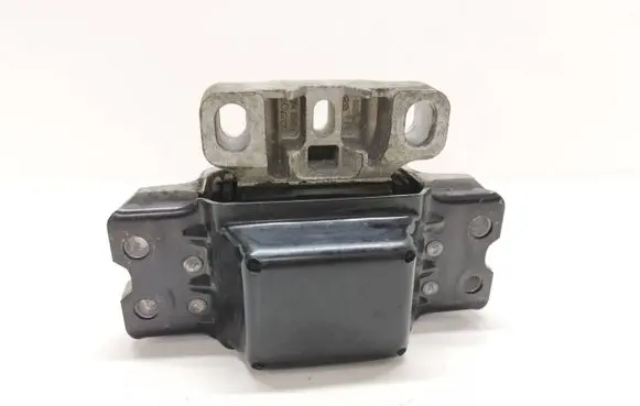 Volkswagen PASSAT B6 Engine mount bracket 3C0199555