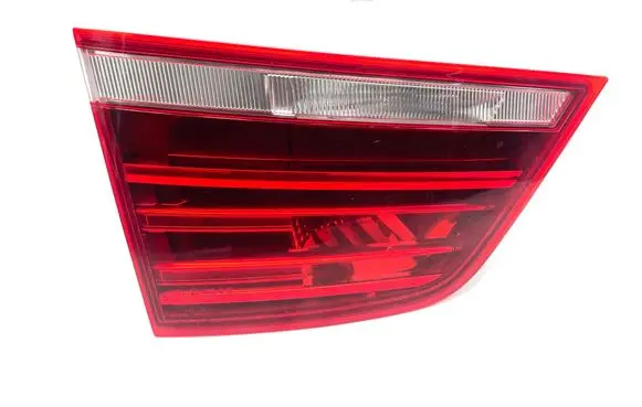Tailgate rear/tail lights