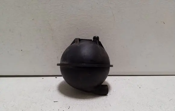 Vacuum air tank