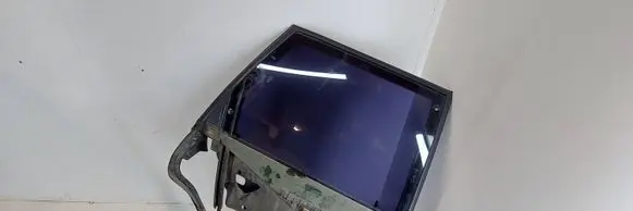 Rear door manual window regulator
