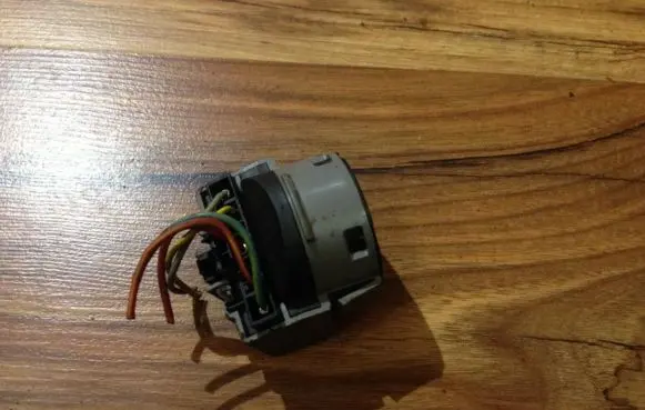 Ford Mondeo Mk III Ignition lock contact 98ab11572be