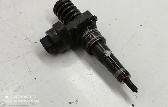 Volkswagen Golf IV Fuel injector 038130073F 0414720087