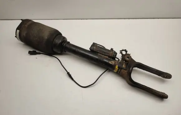 Mercedes-Benz ML W164 Front shock absorber/damper A1643202213