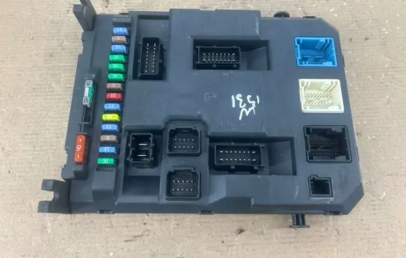Peugeot 207 Fuse module 9666952280 22661F01 PRT0678001