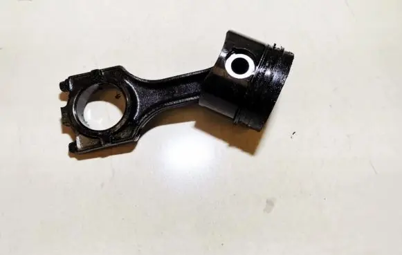 Opel Omega B1 Piston with connecting rod 989P