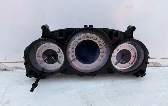 Mercedes-Benz C W204 Speedometer (instrument cluster) A2049004408