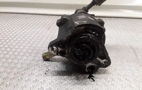 Toyota Avensis T250 Vacuum pump 0810002710