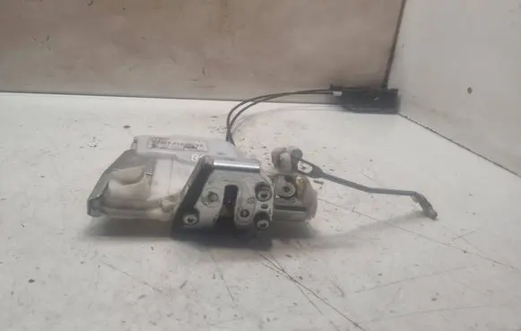 Opel Agila B Front door lock 8220151K40