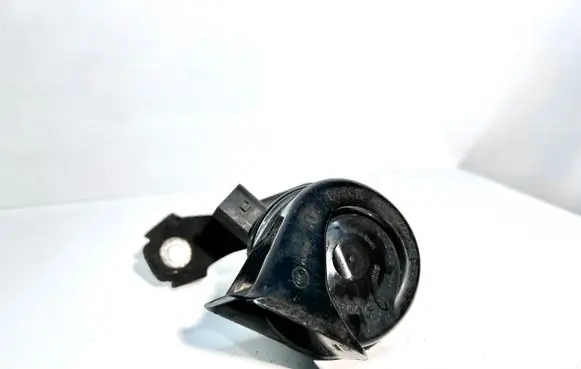 Volkswagen Golf V Horn signal 3881157