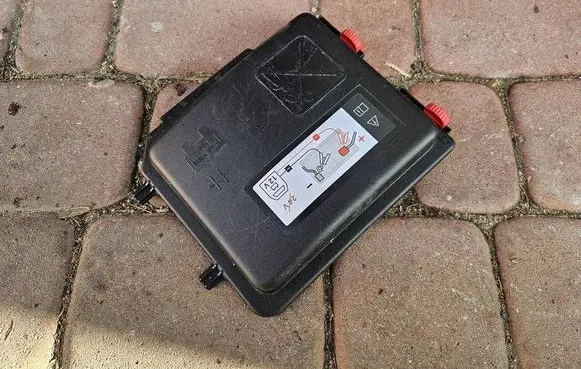 Opel Mokka B Fuse box set 9824510780