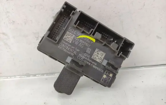 Skoda Superb B8 (3V) Door control unit/module 5Q4959592F