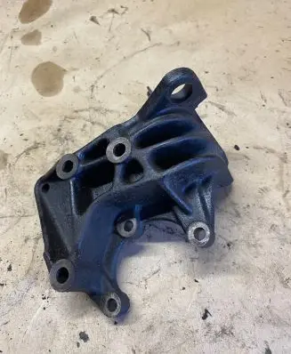 Volkswagen Transporter - Caravelle T4 Power steering pump mounting bracket 074199207B 00050