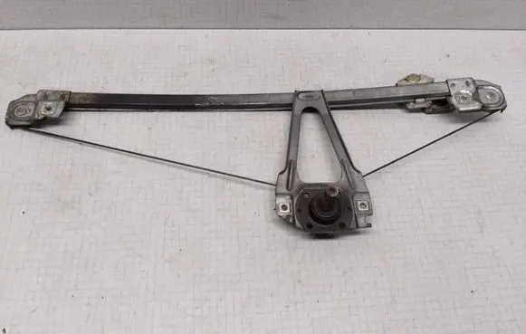 Rear door manual window regulator
