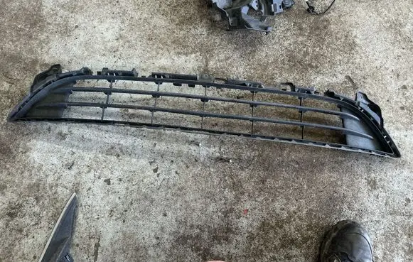 Mazda 6 Front bumper lower grill 7254S20