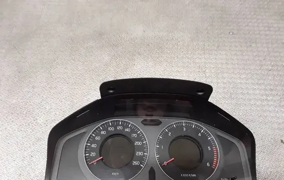 Volvo XC70 Speedometer (instrument cluster) 36000411 69199660U