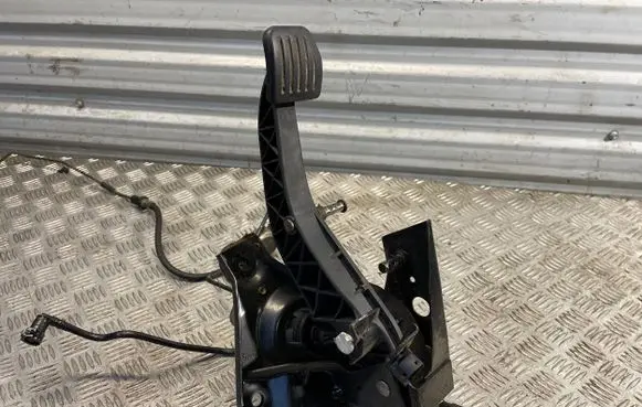 Ford Mondeo MK IV Clutch pedal 8G9N7B633CA 8E24949