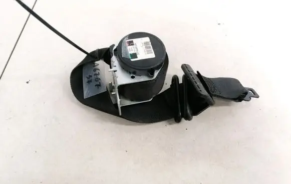 Middle seatbelt (rear)
