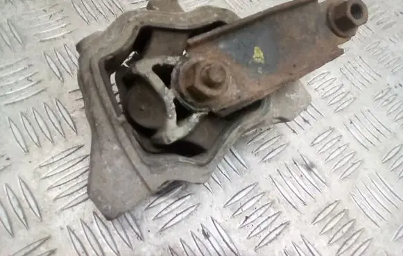 Engine mount bracket