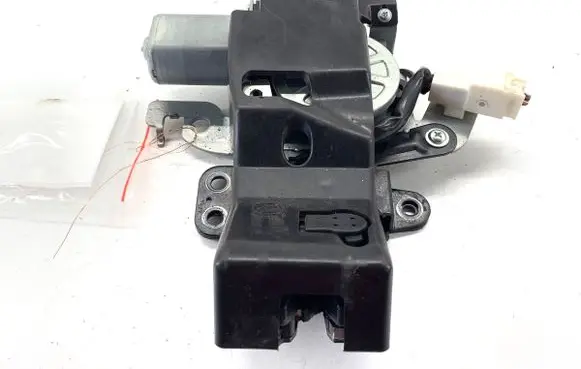 Mazda 6 Tailgate exterior lock 