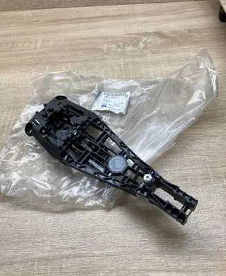 Opel Corsa E Rear door exterior handle/bracket 13490158