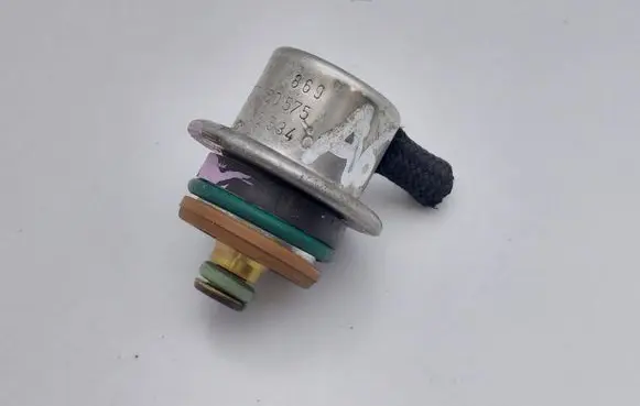 Audi A6 S6 C5 4B Fuel pressure regulator 078133534C 0280160575