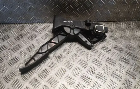 Mercedes-Benz A W169 Accelerator throttle pedal 1693000304 A1693000304