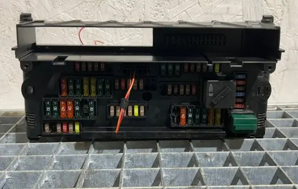 BMW 5 F10 F11 Fuse module 9234421