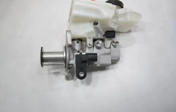 Volkswagen Tiguan Master brake cylinder 5Q1611301C 82668423