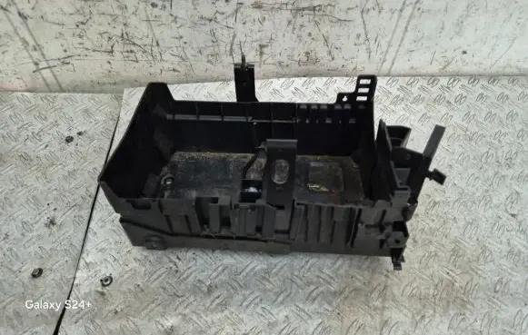 Battery tray