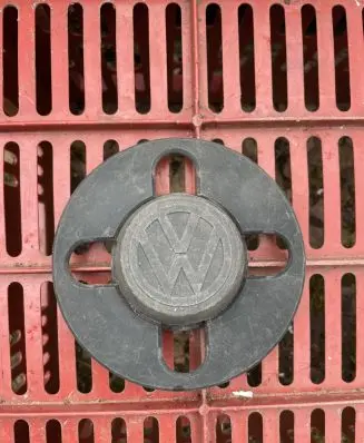 Volkswagen Golf I Original wheel cap 871601171
