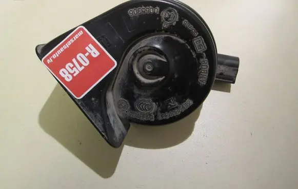 Volkswagen PASSAT B8 Horn signal 5Q0951223