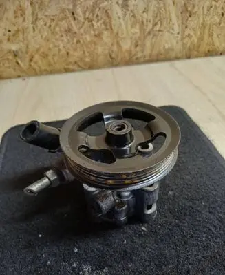 Toyota Corolla E120 E130 Power steering pump 52020
