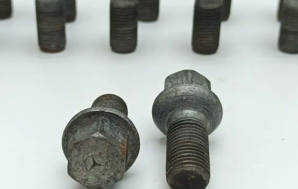 Mercedes-Benz E W212 Wheel nut cap/cover 