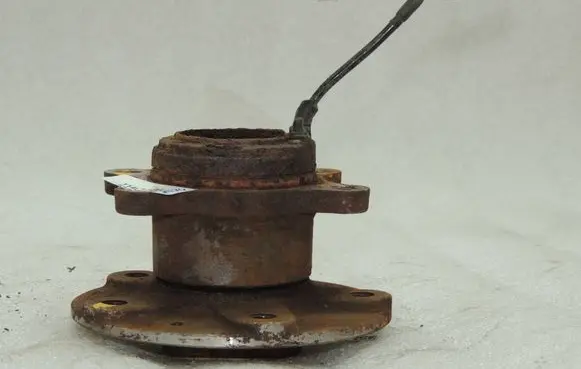 Rear wheel hub